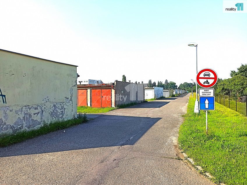 Prodej  garáže 18 m^2 U Mostku, Hradec Králové 