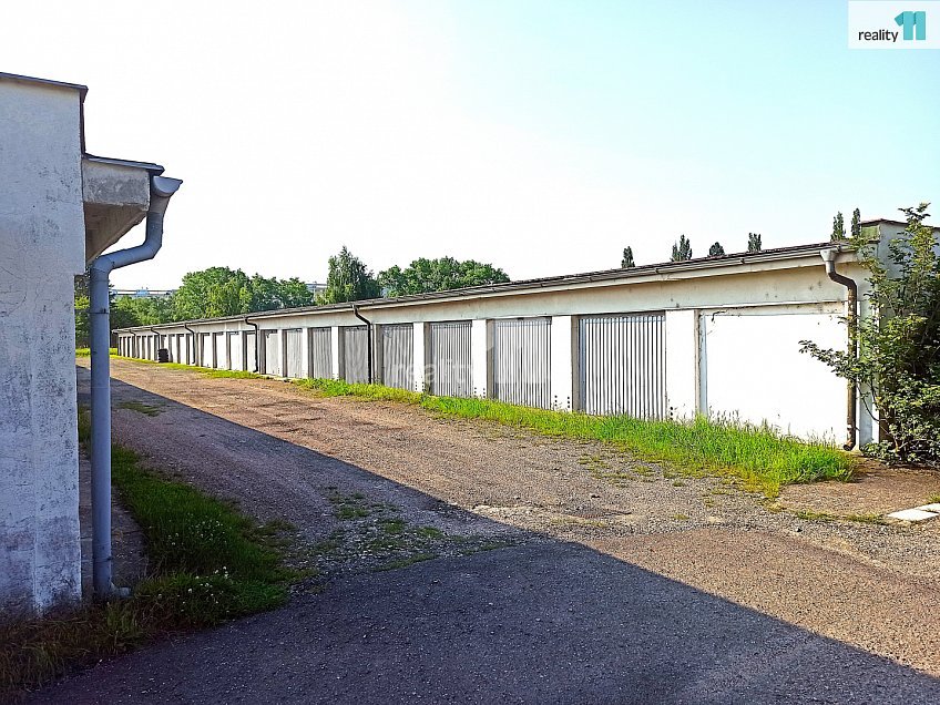 Prodej  garáže 18 m^2 U Mostku, Hradec Králové 