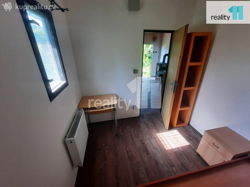 Pronájem  chaty 40 m^2 U obce, Praha 12 