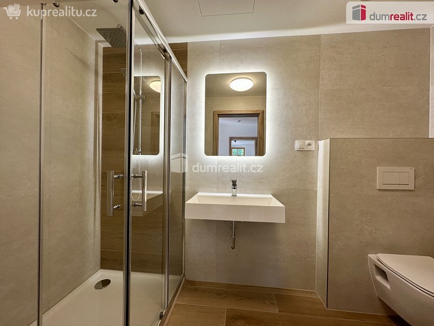 Prodej bytu 2+kk 60 m^2 náměstí Sv. Vavřince, Horní Blatná 