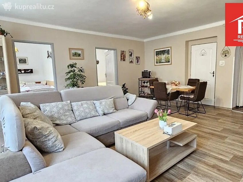 Pronájem bytu 3+1 76 m^2 náměstí Svobody 40, Planá 