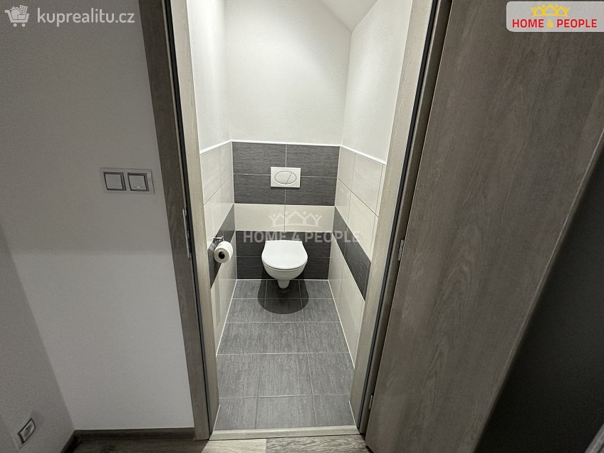Pronájem bytu 2+kk 45 m^2 Čemínská, Město Touškov 