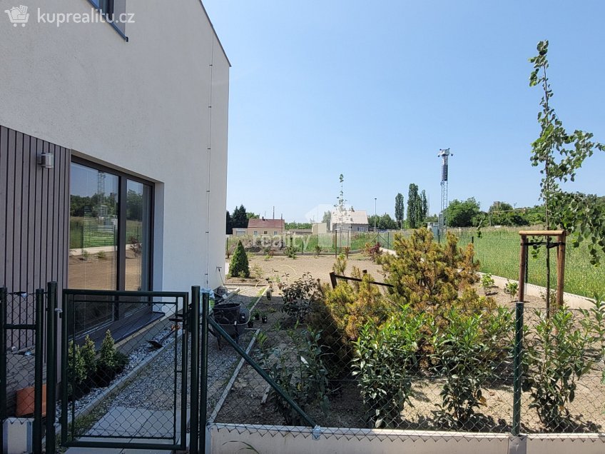 Pronájem  rodinného domu 119 m^2 Pechlátova, Kladno 