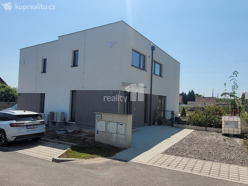 Pronájem  rodinného domu 119 m^2 Pechlátova, Kladno 