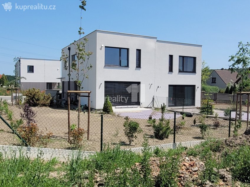 Pronájem  rodinného domu 119 m^2 Pechlátova, Kladno 