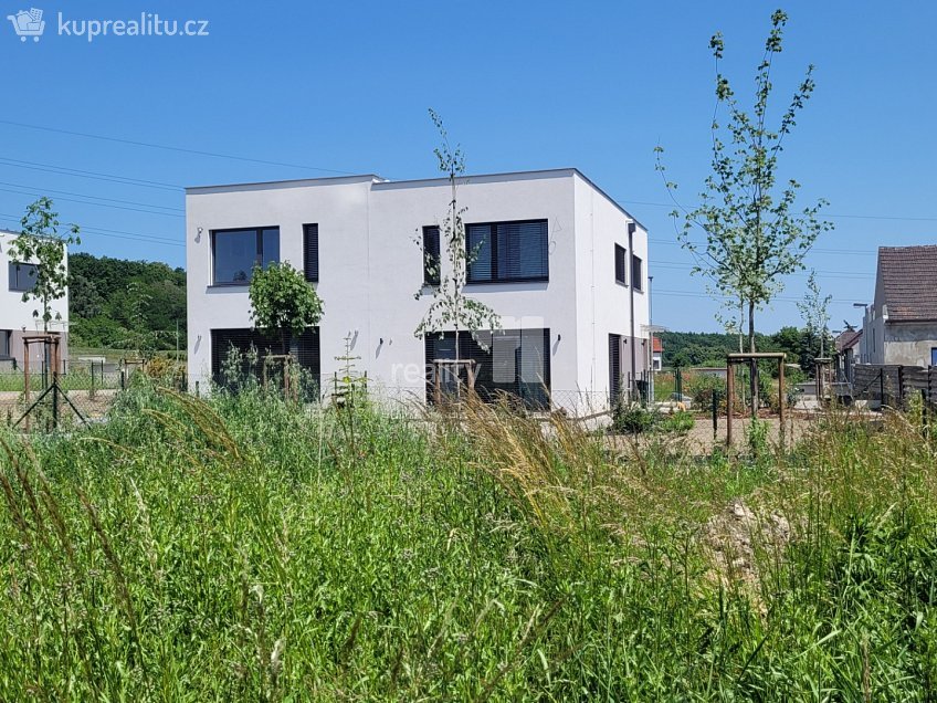 Pronájem  rodinného domu 119 m^2 Pechlátova, Kladno 