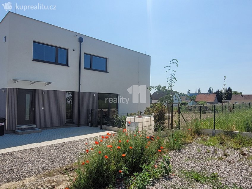 Pronájem  rodinného domu 119 m^2 Pechlátova, Kladno 