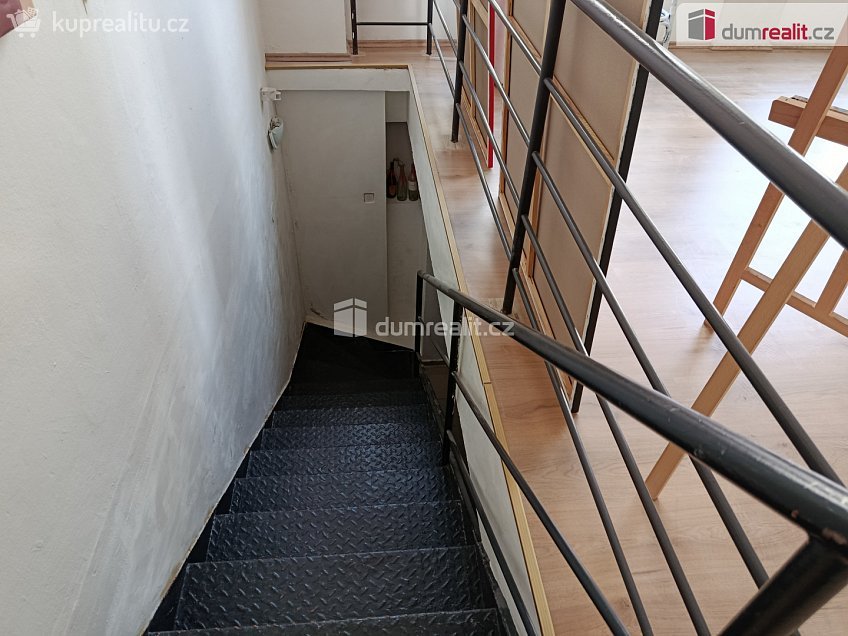 Pronájem  obchodních prostor 73 m^2 Plzeňská, Praha 5 