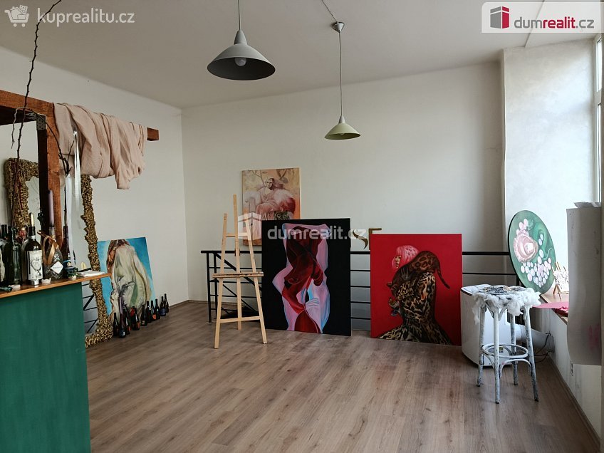 Pronájem  obchodních prostor 73 m^2 Plzeňská, Praha 5 