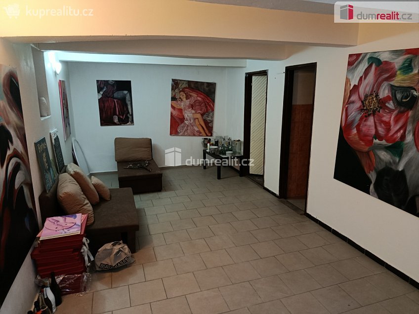 Pronájem  obchodních prostor 73 m^2 Plzeňská, Praha 5 