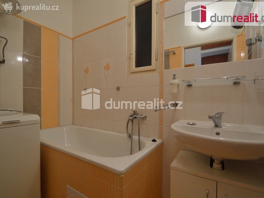 Pronájem bytu 2+kk 45 m^2 Ve Střešovičkách, Praha 6 