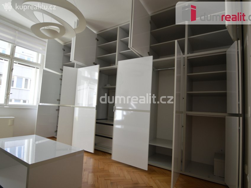 Pronájem bytu 2+kk 45 m^2 Ve Střešovičkách, Praha 6 