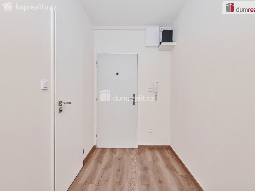 Pronájem bytu 2+kk 43 m^2 Kardašovská, Praha 14 