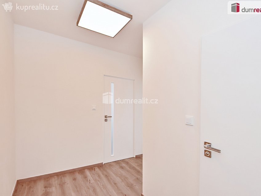 Pronájem bytu 2+kk 43 m^2 Kardašovská, Praha 14 