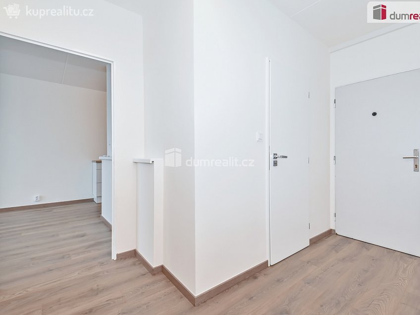 Pronájem bytu 2+kk 43 m^2 Kardašovská, Praha 14 