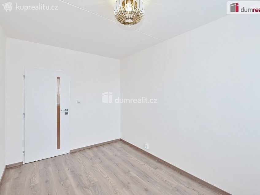 Pronájem bytu 2+kk 43 m^2 Kardašovská, Praha 14 