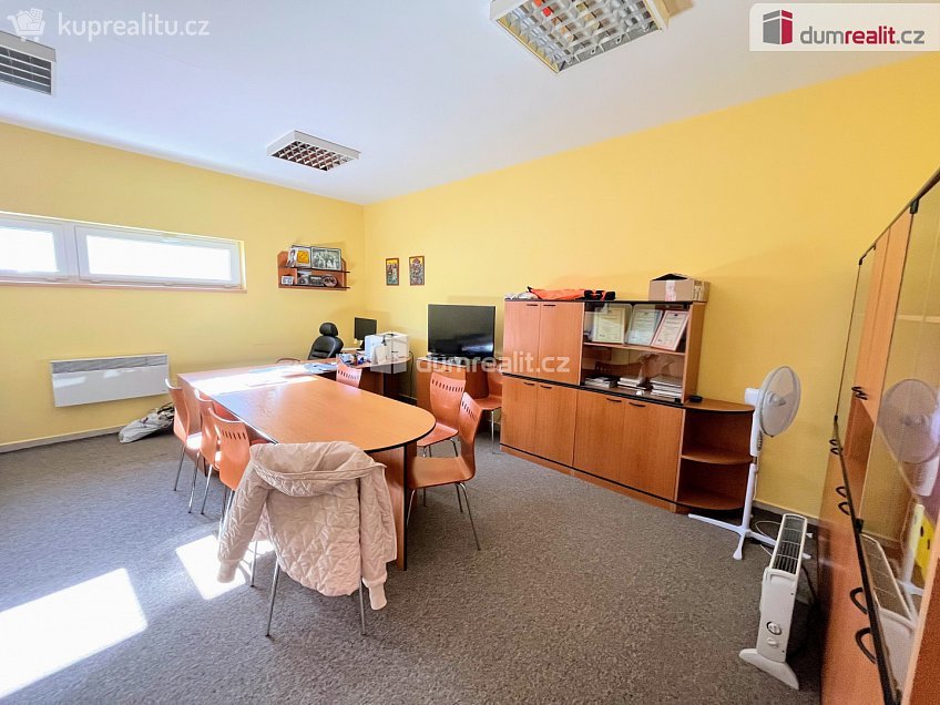 Pronájem  obchodních prostor 822 m^2 Jaktáře, Uherské Hradiště 