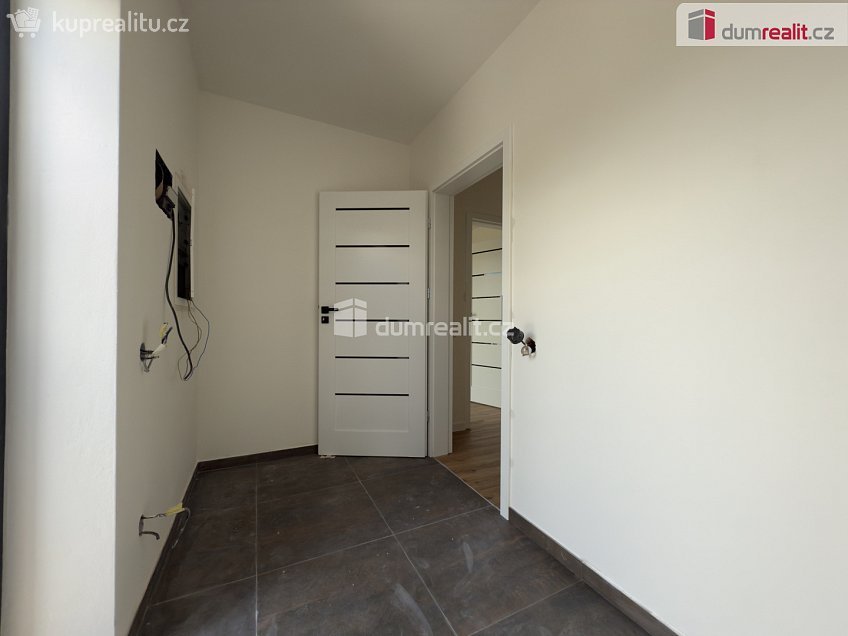 Prodej  rodinného domu 160 m^2 Velká Jesenice, Velká Jesenice 