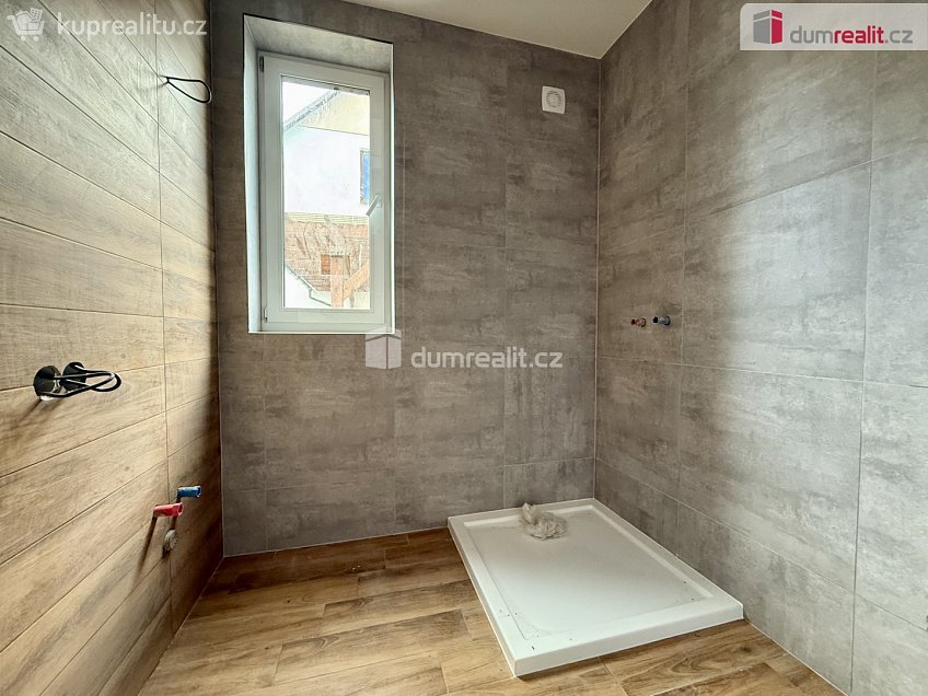 Prodej  rodinného domu 160 m^2 Velká Jesenice, Velká Jesenice 