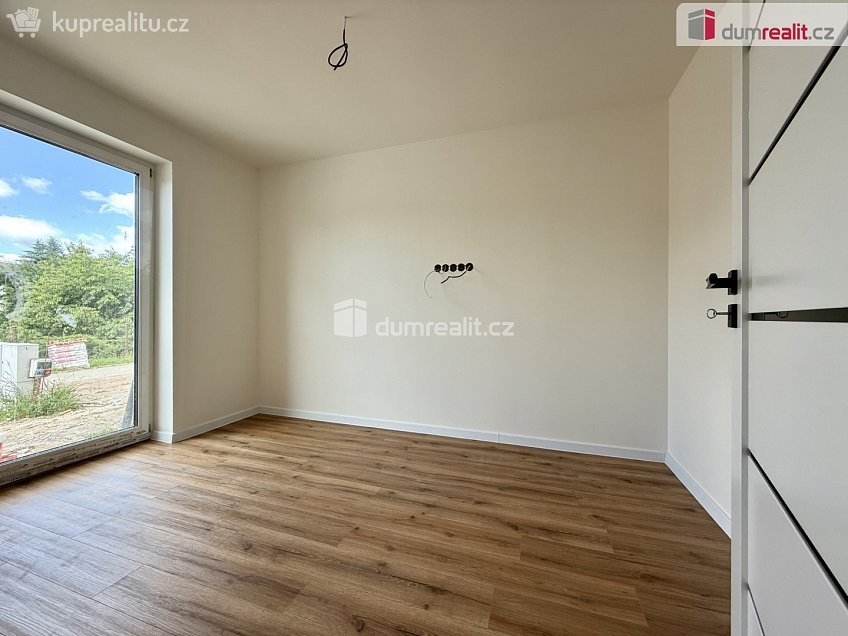 Prodej  rodinného domu 160 m^2 Velká Jesenice, Velká Jesenice 