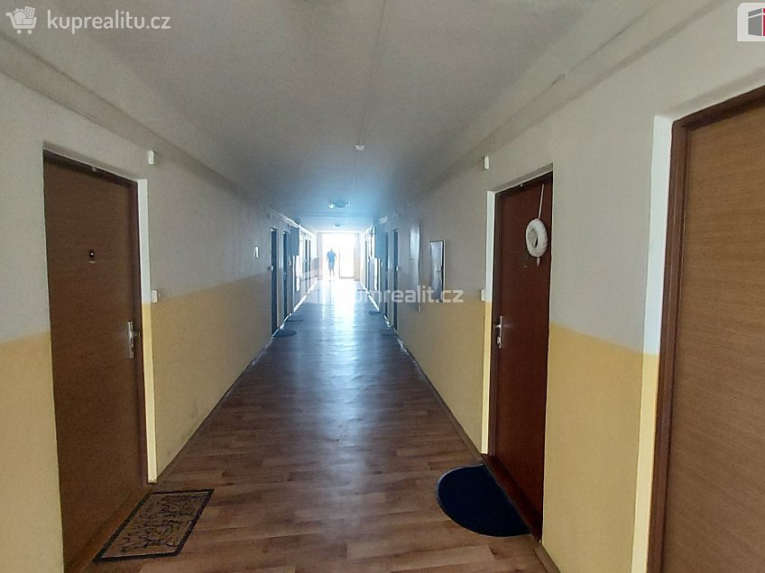 Prodej bytu 1+kk 30 m^2 Školní, Otrokovice 