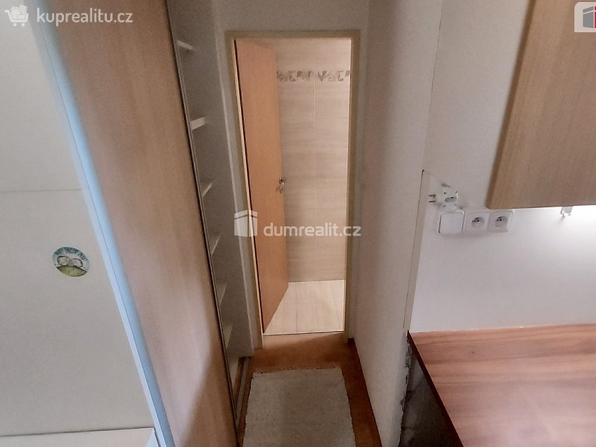 Prodej bytu 1+kk 30 m^2 Školní, Otrokovice 