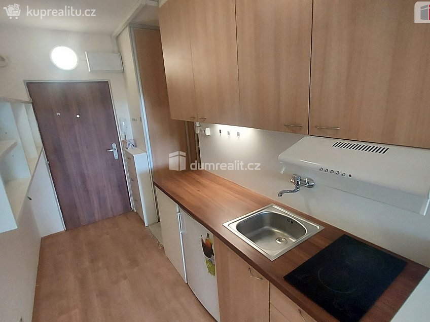 Prodej bytu 1+kk 30 m^2 Školní, Otrokovice 