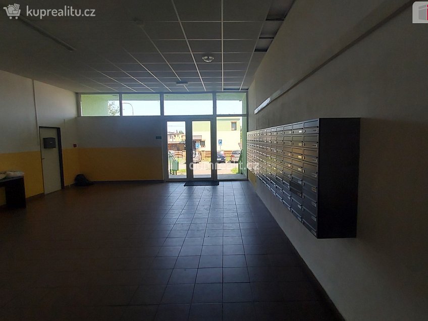 Prodej bytu 1+kk 30 m^2 Školní, Otrokovice 