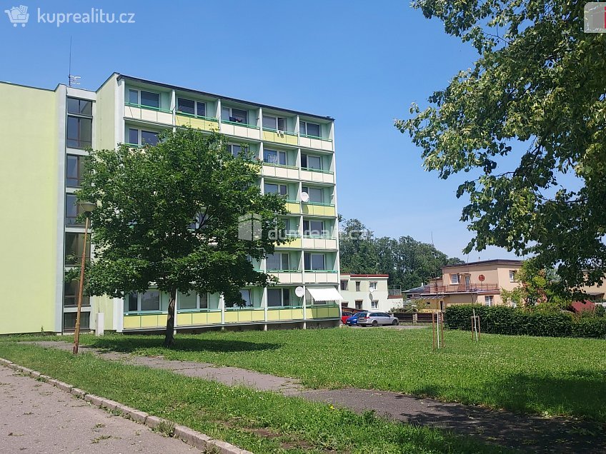 Prodej bytu 1+kk 30 m^2 Školní, Otrokovice 