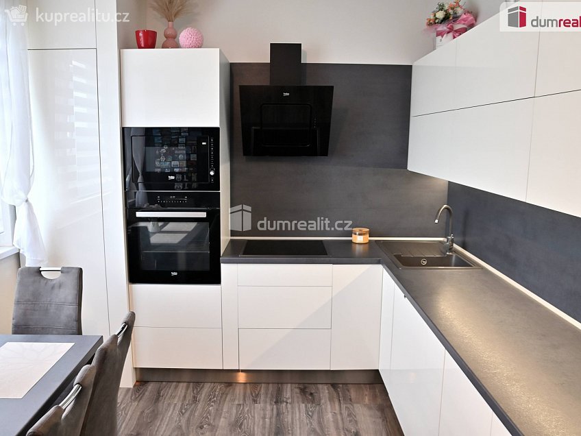 Prodej bytu 3+1 82 m^2 Jižní, Hodonín 