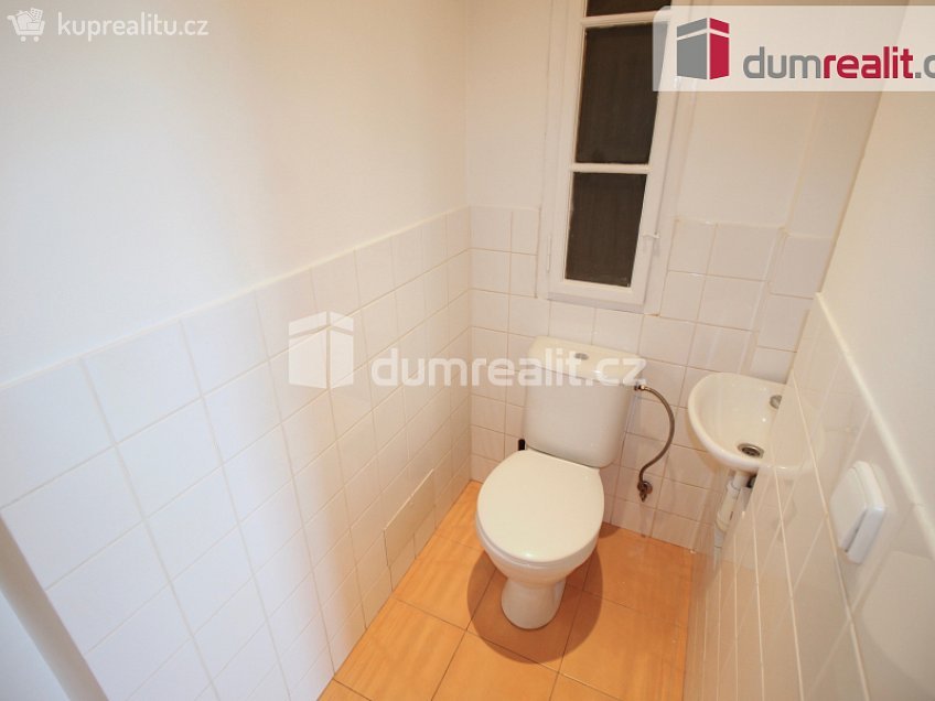Pronájem bytu 1+kk 30 m^2 Ke Koulce, Praha 5 
