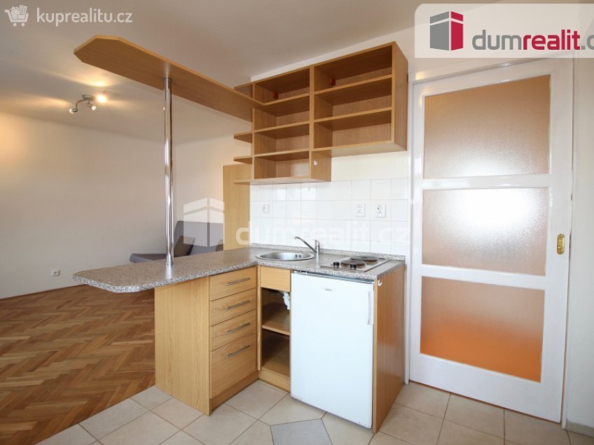 Pronájem bytu 1+kk 30 m^2 Ke Koulce, Praha 5 