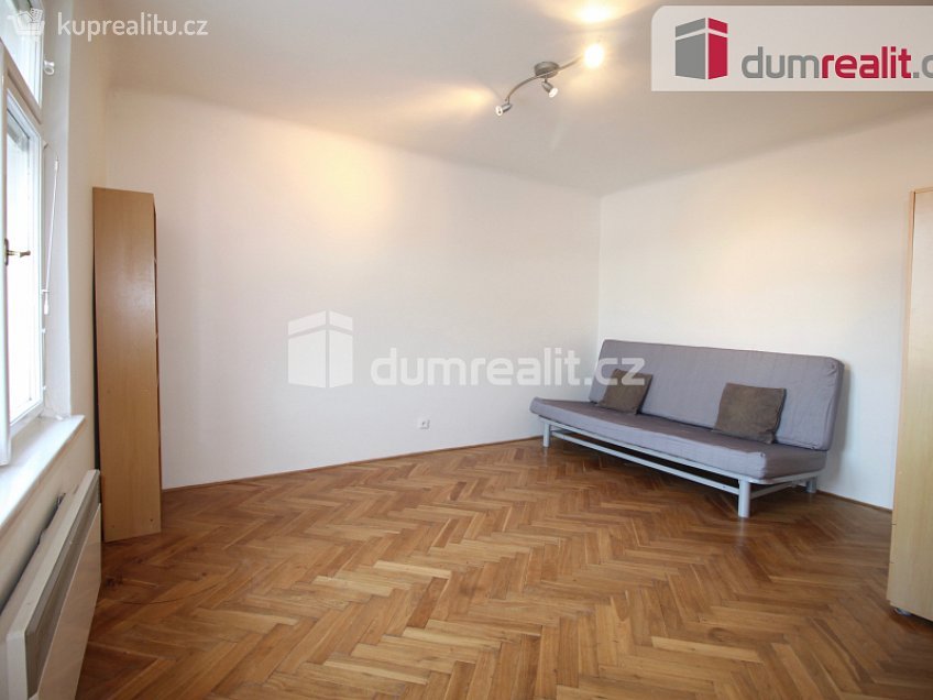 Pronájem bytu 1+kk 30 m^2 Ke Koulce, Praha 5 