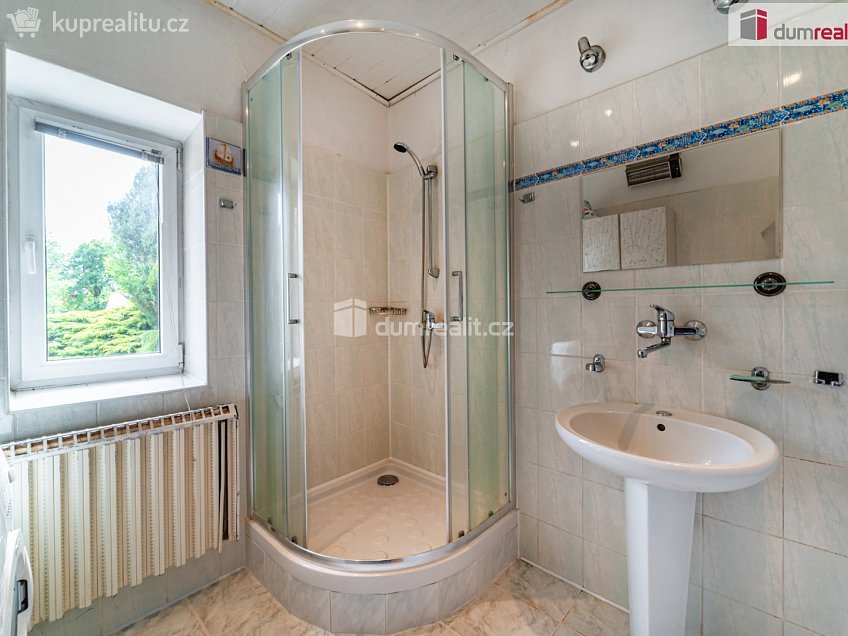 Prodej  rodinného domu 250 m^2 Zahradní, Královské Poříčí 