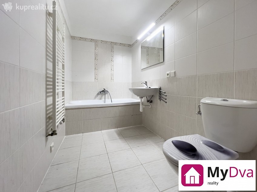 Pronájem bytu 2+kk 64 m^2 Aninská, Znojmo 