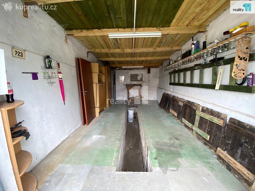 Prodej  garáže 23 m^2 Dlouhá, Karlovy Vary 