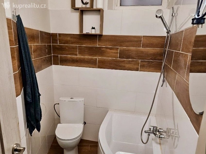 Prodej bytu 2+1 53 m^2 Prašná 140, Karlovy Vary 