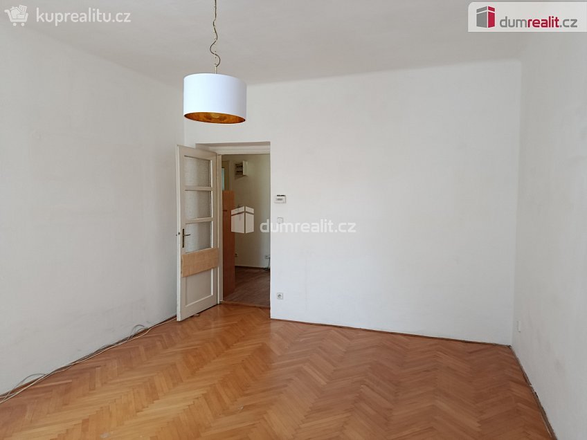 Pronájem bytu 1+1 55 m^2 Bezová, Praha 4 