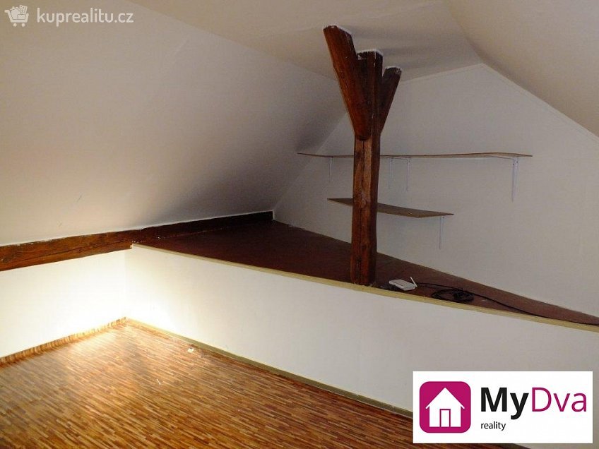 Pronájem bytu 3+1 92 m^2 Mariánské náměstí, Znojmo 