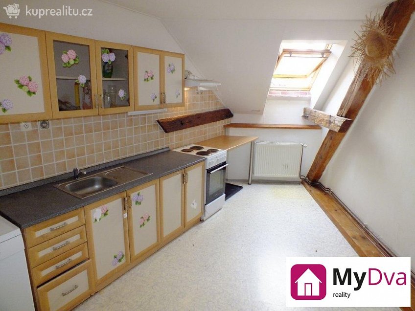 Pronájem bytu 3+1 92 m^2 Mariánské náměstí, Znojmo 