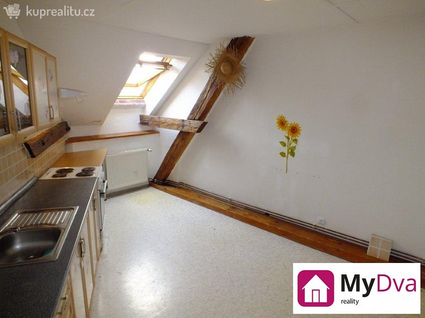 Pronájem bytu 3+1 92 m^2 Mariánské náměstí, Znojmo 