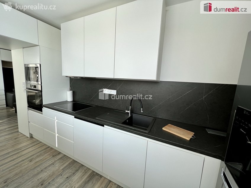 Pronájem bytu 3+1 68 m^2 Podlesí I, Zlín 