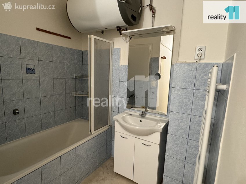 Pronájem bytu 2+kk 45 m^2 Vosmíkových, Praha 8 