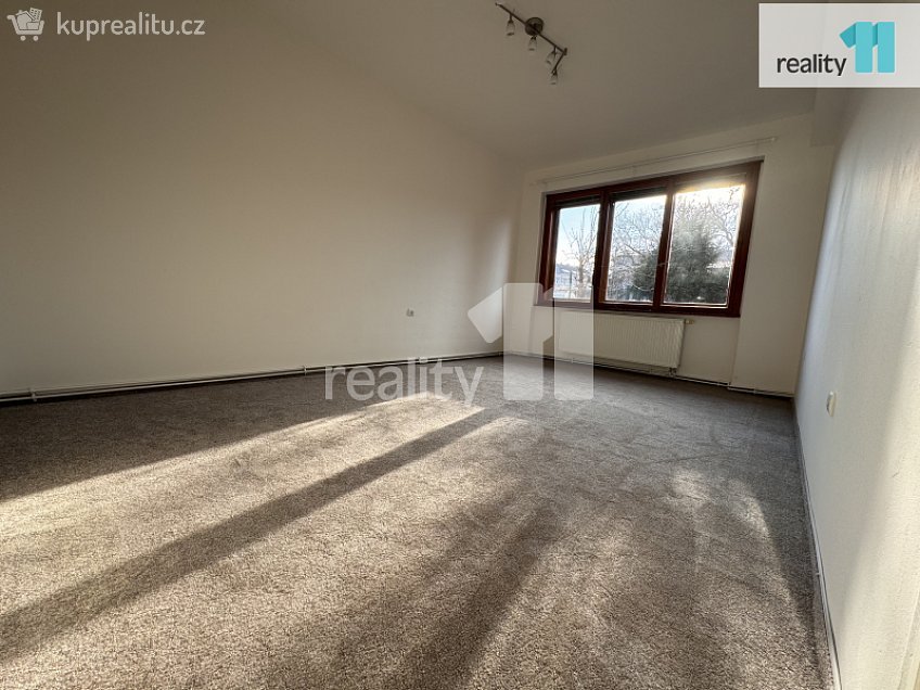 Pronájem bytu 2+kk 45 m^2 Vosmíkových, Praha 8 