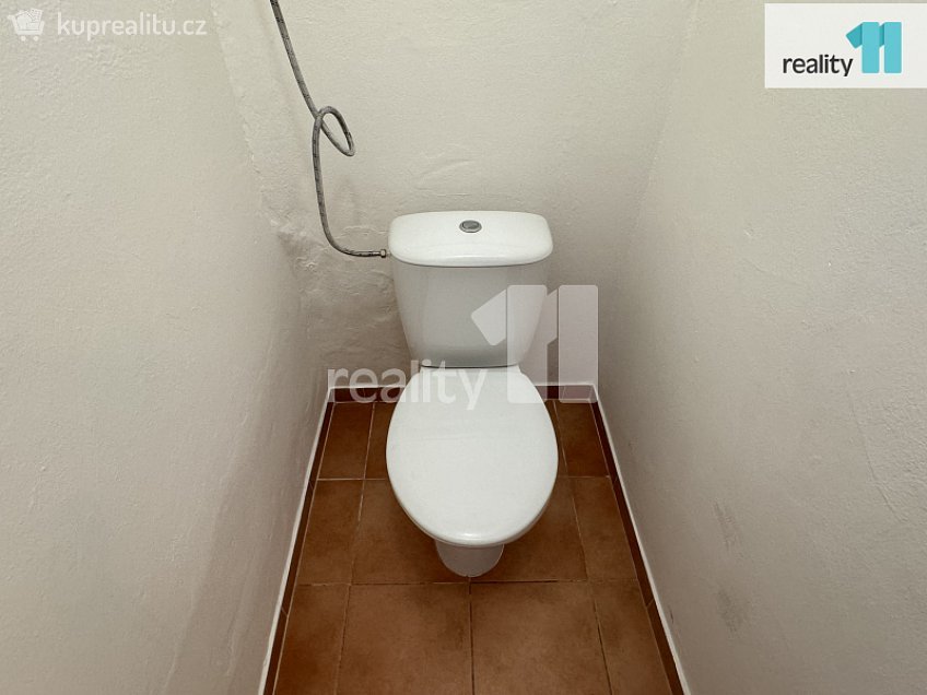 Pronájem bytu 2+kk 45 m^2 Vosmíkových, Praha 8 