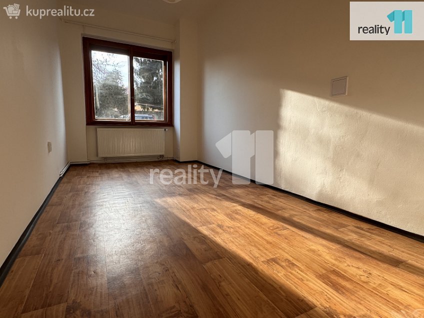 Pronájem bytu 2+kk 45 m^2 Vosmíkových, Praha 8 