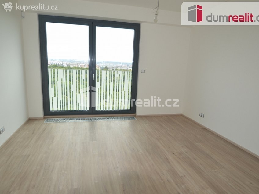 Pronájem bytu 2+kk 72 m^2 Olšanská, Praha 3 