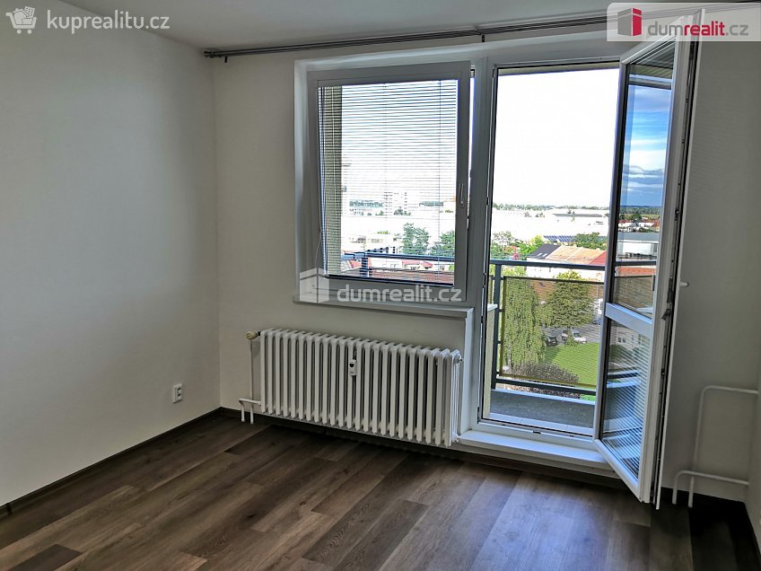 Pronájem bytu 1+1 34 m^2 sídl. Dukelských hrdinů, Břeclav 