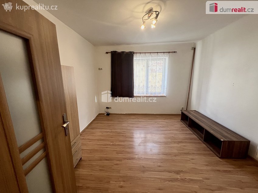 Pronájem bytu 1+kk 35 m^2 Školská, Kolín 