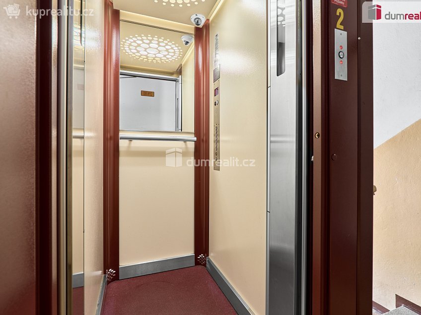 Prodej bytu 2+1 54 m^2 Okružní, Nejdek 